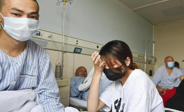 22岁小伙爱吃辛辣致肠道大出血是的，据报道，一名22岁的小伙子因为长期食用辛辣食物导致肠道大出血。这种情况可能是由于辛辣食物刺激肠道，引发肠道炎症或其他肠道问题，最终导致出血。